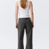Vaqueros Helix de talle bajo, corte holgado y pernera acampanada – Risso Black – Negro Vaqueros Helix de talle bajo, corte holgado y pernera acampanada – Risso Black – Negro