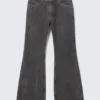Vaqueros Helix de talle bajo, corte holgado y pernera acampanada – Risso Black – Negro Vaqueros Helix de talle bajo, corte holgado y pernera acampanada – Risso Black – Negro