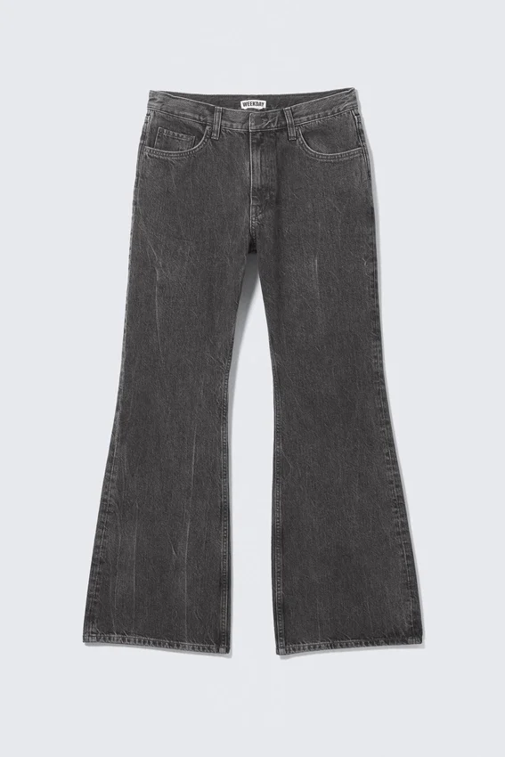 Vaqueros Helix de talle bajo, corte holgado y pernera acampanada – Risso Black – Negro Vaqueros Helix de talle bajo, corte holgado y pernera acampanada – Risso Black – Negro
