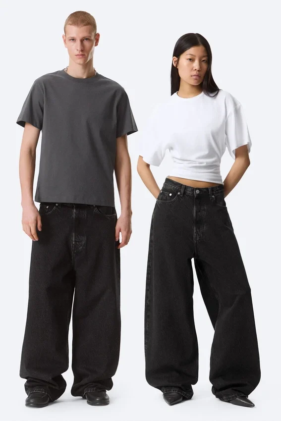 Vaqueros holgados de cintura media con bolsillos de imitación de cuero Astro – Lavado negro – Negro Vaqueros holgados de cintura media con bolsillos de imitación de cuero Astro – Lavado negro – Negro