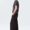 Vaqueros holgados de cintura media con bolsillos de imitación de cuero Astro – Lavado negro – Negro Vaqueros holgados de cintura media con bolsillos de imitación de cuero Astro – Lavado negro – Negro