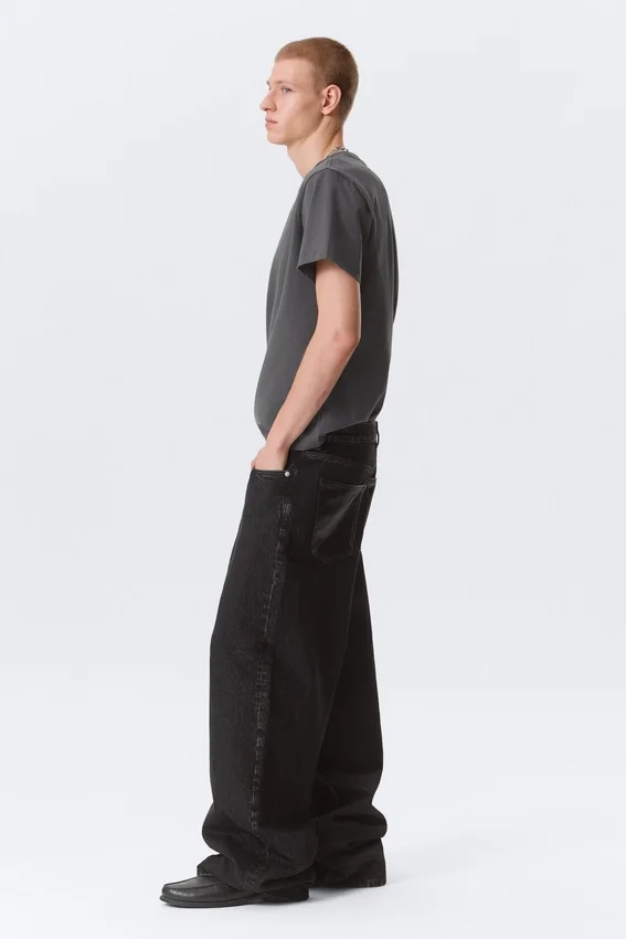 Vaqueros holgados de cintura media con bolsillos de imitación de cuero Astro – Lavado negro – Negro Vaqueros holgados de cintura media con bolsillos de imitación de cuero Astro – Lavado negro – Negro
