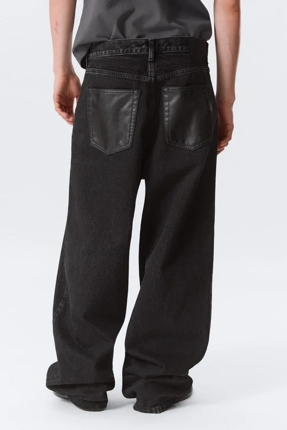 Vaqueros holgados de cintura media con bolsillos de imitación de cuero Astro – Lavado negro – Negro Vaqueros holgados de cintura media con bolsillos de imitación de cuero Astro – Lavado negro – Negro
