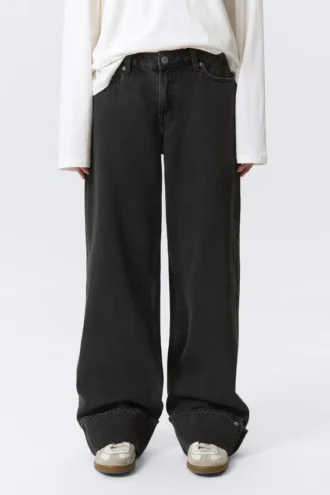 Vaqueros holgados de talle bajo con bajo ancho – Elegie Black – Negro