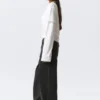 Vaqueros holgados de talle bajo con bajo ancho – Elegie Black – Negro