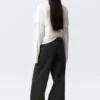 Vaqueros holgados de talle bajo con bajo ancho – Elegie Black – Negro