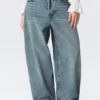 Vaqueros holgados de talle bajo Peggy – Azul – Remangados