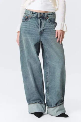 Vaqueros holgados de talle bajo Peggy – Azul – Remangados