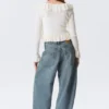 Vaqueros holgados de talle bajo Peggy – Azul – Remangados