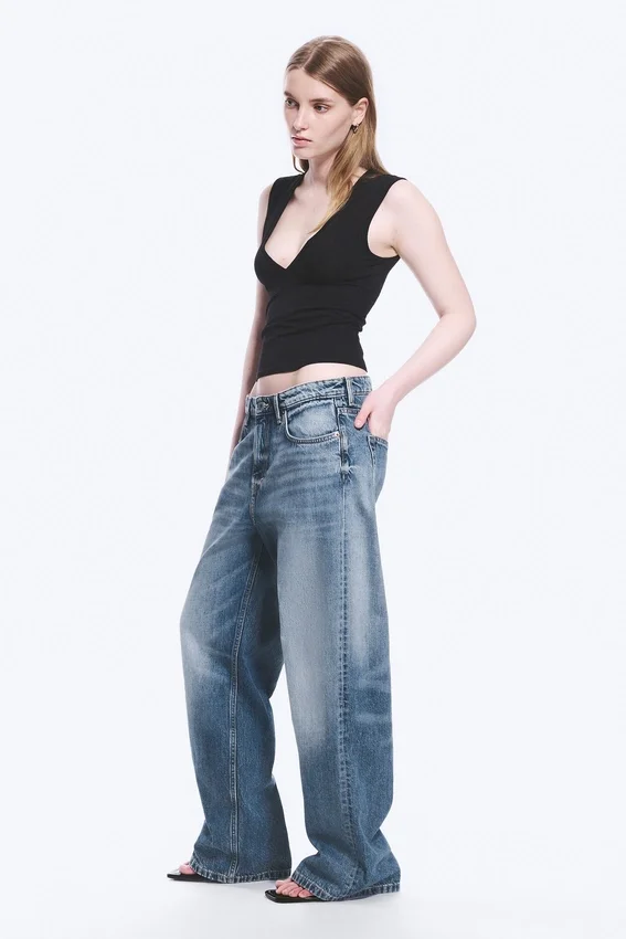 Vaqueros holgados de talle bajo y corte recto para mujer – Blue Horses – Azul medio Vaqueros holgados de talle bajo y corte recto para mujer – Blue Horses – Azul medio