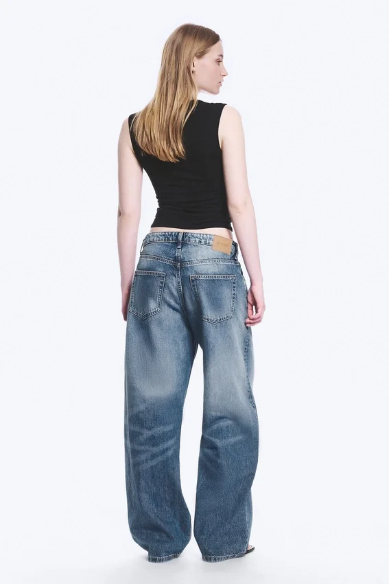 Vaqueros holgados de talle bajo y corte recto para mujer – Blue Horses – Azul medio Vaqueros holgados de talle bajo y corte recto para mujer – Blue Horses – Azul medio