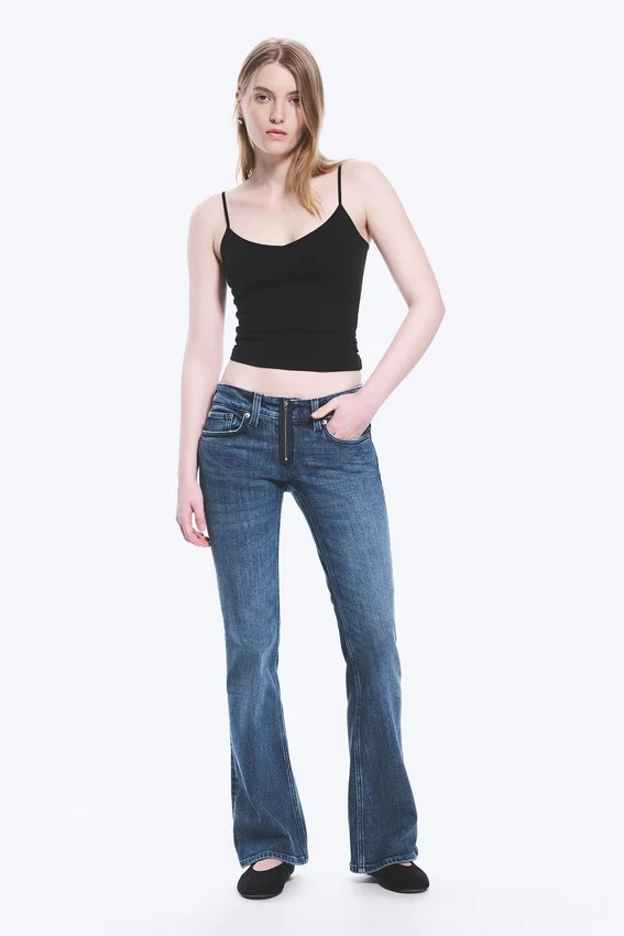 Vaqueros Hour de talle bajo, corte ajustado y pernera acampanada – Azul oscuro – Azul medio Vaqueros Hour de talle bajo, corte ajustado y pernera acampanada – Azul oscuro – Azul medio