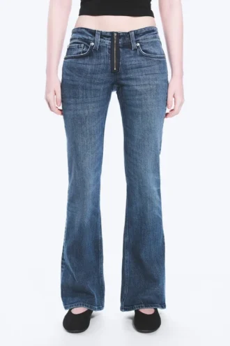 Vaqueros Hour de talle bajo, corte ajustado y pernera acampanada – Azul oscuro – Azul medio Vaqueros Hour de talle bajo, corte ajustado y pernera acampanada – Azul oscuro – Azul medio