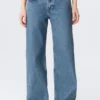 Vaqueros Imoo de talle bajo, holgados y de corte ancho – Azul 90S – Azul medio Vaqueros Imoo de talle bajo, holgados y de corte ancho – Azul 90S – Azul medio