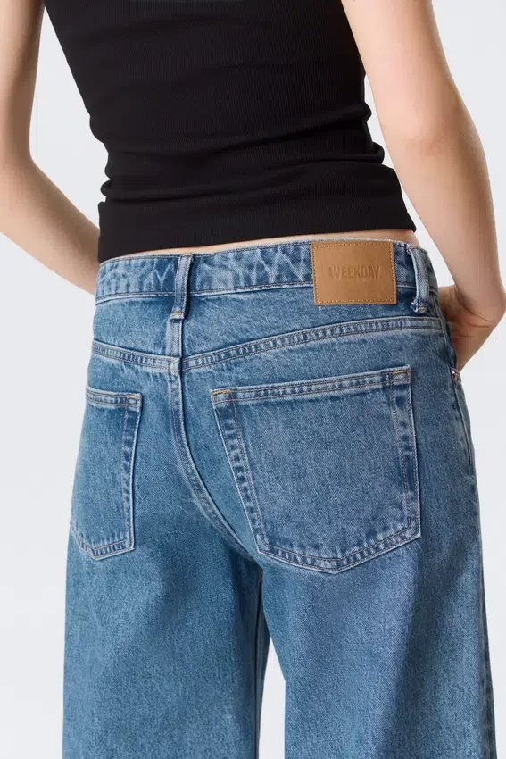 Vaqueros Imoo de talle bajo, holgados y de corte ancho – Azul 90S – Azul medio Vaqueros Imoo de talle bajo, holgados y de corte ancho – Azul 90S – Azul medio