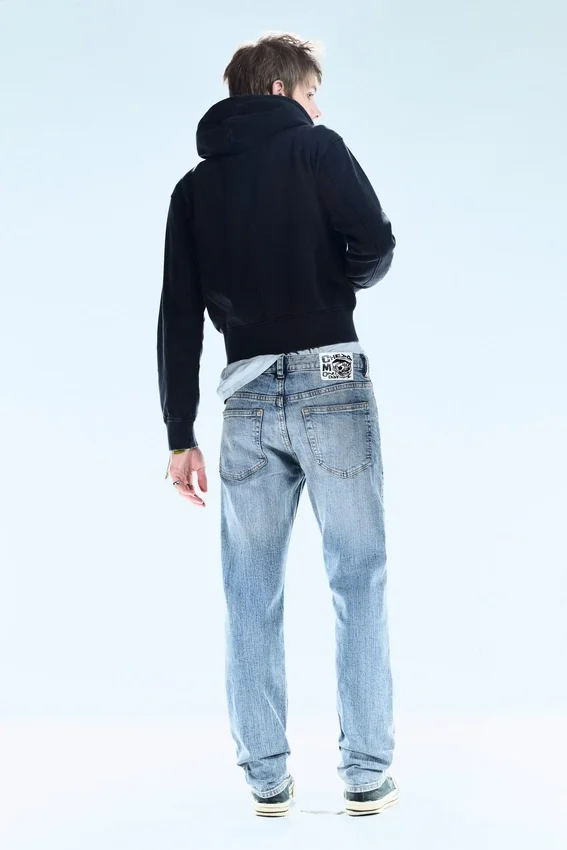 Vaqueros Issue de cintura baja, corte ajustado y pierna cónica – Azul estadounidense – Azul claro | Cheap Monday GB Vaqueros Issue de cintura baja, corte ajustado y pierna cónica – Azul estadounidense – Azul claro | Cheap Monday GB