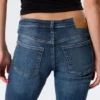 Vaqueros Katsumi de talle bajo, corte ajustado y pernera acampanada – Azul pico – Azul medio Vaqueros Katsumi de talle bajo, corte ajustado y pernera acampanada – Azul pico – Azul medio