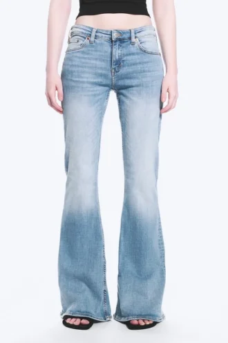 Vaqueros Katsumi de talle bajo, corte ajustado y pernera acampanada – Climb Blue – Azul claro Vaqueros Katsumi de talle bajo, corte ajustado y pernera acampanada – Climb Blue – Azul claro