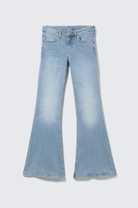 Vaqueros Katsumi de talle bajo, corte ajustado y pernera acampanada – Climb Blue – Azul claro Vaqueros Katsumi de talle bajo, corte ajustado y pernera acampanada – Climb Blue – Azul claro