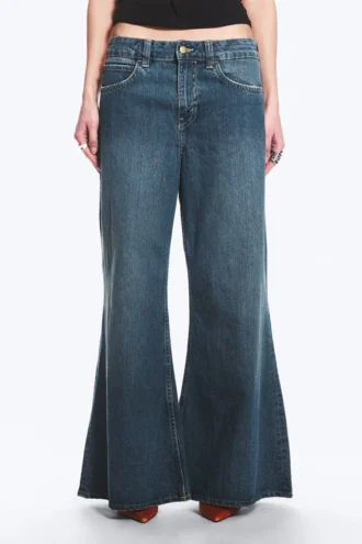Vaqueros Loosy Lucie de talle bajo, corte recto y pernera acampanada – Azul mar – Azul medio | Cheap Monday GB Vaqueros Loosy Lucie de talle bajo, corte recto y pernera acampanada – Azul mar – Azul medio | Cheap Monday GB