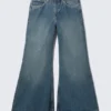 Vaqueros Loosy Lucie de talle bajo, corte recto y pernera acampanada – Azul mar – Azul medio | Cheap Monday GB Vaqueros Loosy Lucie de talle bajo, corte recto y pernera acampanada – Azul mar – Azul medio | Cheap Monday GB
