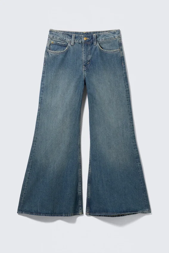 Vaqueros Loosy Lucie de talle bajo, corte recto y pernera acampanada – Azul mar – Azul medio | Cheap Monday GB Vaqueros Loosy Lucie de talle bajo, corte recto y pernera acampanada – Azul mar – Azul medio | Cheap Monday GB