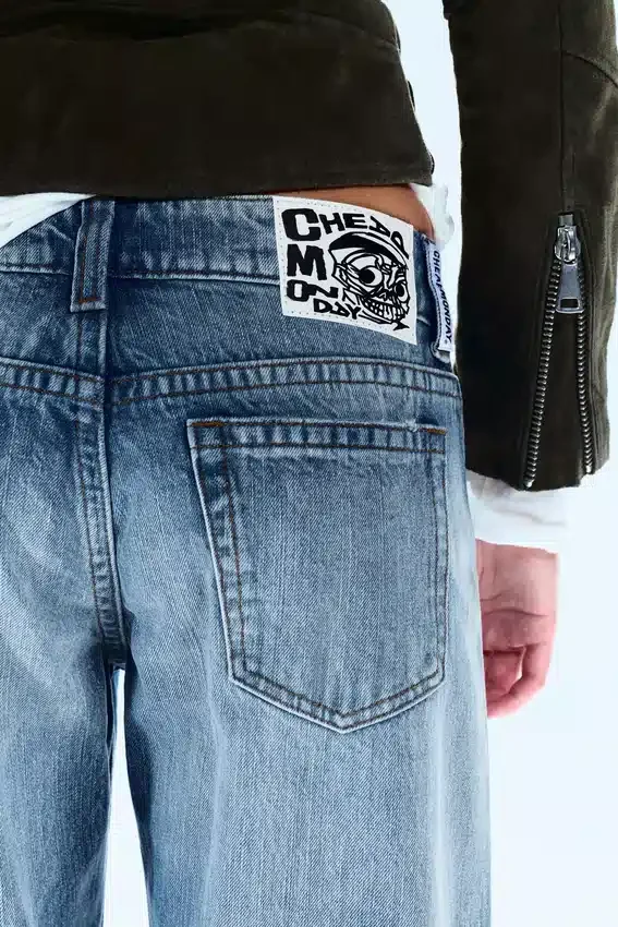 Vaqueros Messy de talle bajo, corte recto y ajuste regular – Kite Blue – Azul medio/claro | Cheap Monday GB Vaqueros Messy de talle bajo, corte recto y ajuste regular – Kite Blue – Azul medio/claro | Cheap Monday GB