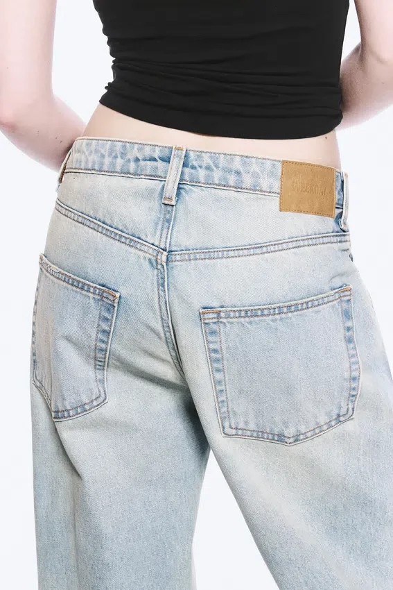 Vaqueros Missy de talle bajo, holgados y rectos – Azul roto – Azul claro Vaqueros Missy de talle bajo, holgados y rectos – Azul roto – Azul claro