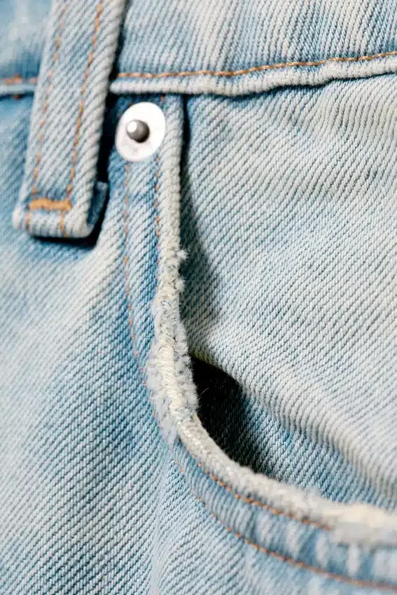 Vaqueros Missy de talle bajo, holgados y rectos – Azul roto – Azul claro Vaqueros Missy de talle bajo, holgados y rectos – Azul roto – Azul claro
