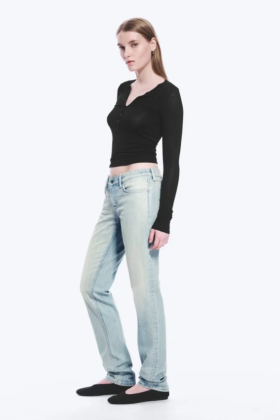 Vaqueros Neptune de talle bajo, corte recto y ajustado – Azul roto – Azul claro Vaqueros Neptune de talle bajo, corte recto y ajustado – Azul roto – Azul claro