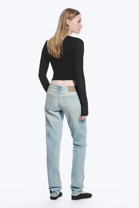 Vaqueros Neptune de talle bajo, corte recto y ajustado – Azul roto – Azul claro Vaqueros Neptune de talle bajo, corte recto y ajustado – Azul roto – Azul claro