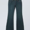 Vaqueros Nova de talle bajo, corte ajustado y acampanado – Azul lago – Azul medio Vaqueros Nova de talle bajo, corte ajustado y acampanado – Azul lago – Azul medio