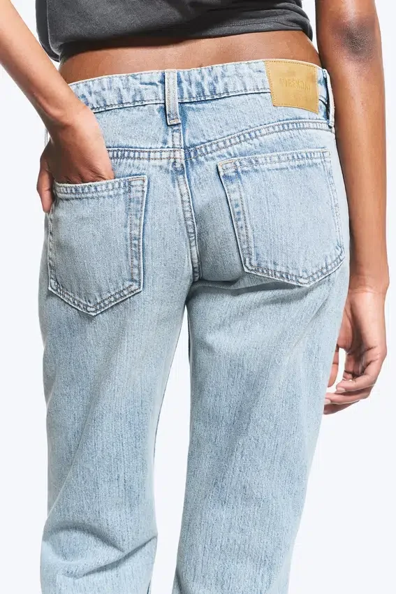 Vaqueros Nova de talle bajo, corte ajustado y acampanado – Azul lip – Azul claro Vaqueros Nova de talle bajo, corte ajustado y acampanado – Azul lip – Azul claro