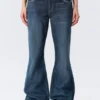 Vaqueros Nova de talle bajo, corte ajustado y acampanado – Azul marino – Azul oscuro Vaqueros Nova de talle bajo, corte ajustado y acampanado – Azul marino – Azul oscuro