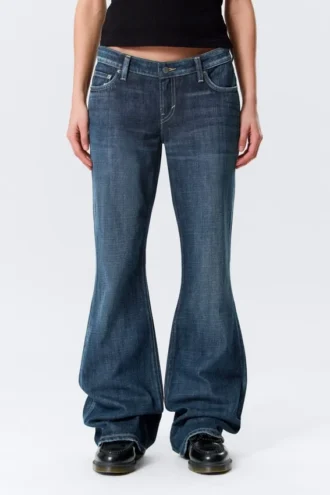 Vaqueros Nova de talle bajo, corte ajustado y acampanado – Azul marino – Azul oscuro Vaqueros Nova de talle bajo, corte ajustado y acampanado – Azul marino – Azul oscuro