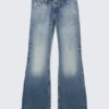 Vaqueros Nova de talle bajo, corte ajustado y acampanado – Azul tabla – Azul medio