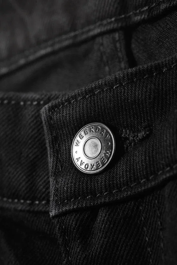 Vaqueros Nova de talle bajo, corte ajustado y acampanado – Lavado negro – Negro Vaqueros Nova de talle bajo, corte ajustado y acampanado – Lavado negro – Negro