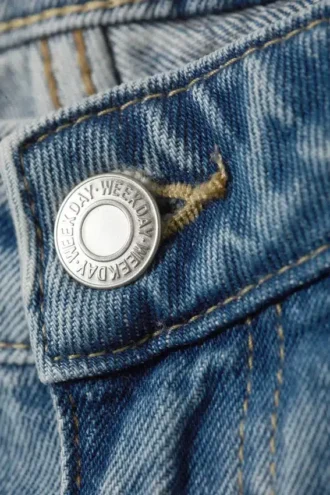Vaqueros Nova de talle bajo, corte ajustado y acampanados – Blue Stream – Azul medio Vaqueros Nova de talle bajo, corte ajustado y acampanados – Blue Stream – Azul medio