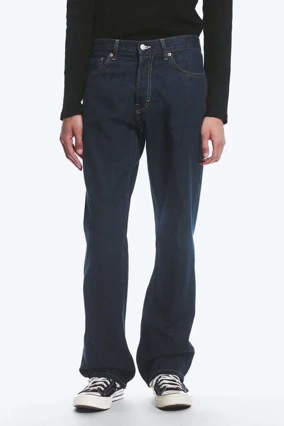 Vaqueros Orbit de talle medio, corte recto y regular – Azul descolorido Vaqueros Orbit de talle medio, corte recto y regular – Azul descolorido