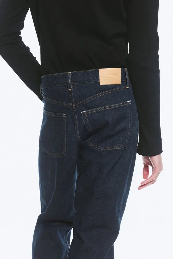 Vaqueros Orbit de talle medio, corte recto y regular – Azul descolorido Vaqueros Orbit de talle medio, corte recto y regular – Azul descolorido