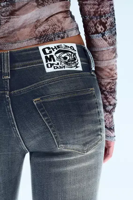 Vaqueros pitillo acampanados de talle bajo – Azul acero – Azul medio | Cheap Monday Gb Vaqueros pitillo acampanados de talle bajo – Azul acero – Azul medio | Cheap Monday Gb