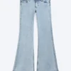 Vaqueros pitillo acampanados de talle bajo – Azul escarchado – Azul claro | Cheap Monday Gb
