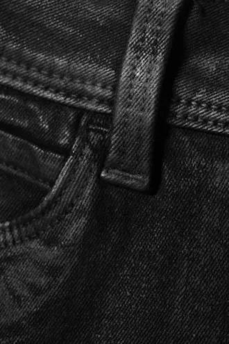 vaqueros pitillo acampanados de talle bajo con acabado recubierto negro recubierto negro cheap monday gb 2 330x495 - Vaqueros pitillo acampanados de talle bajo con acabado recubierto - Negro recubierto - Negro | Cheap Monday Gb