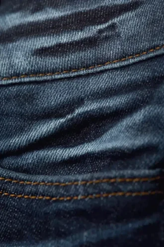 Vaqueros pitillo de talle bajo con corte acampanado – Azul Mabel – Azul oscuro | Cheap Monday Gb