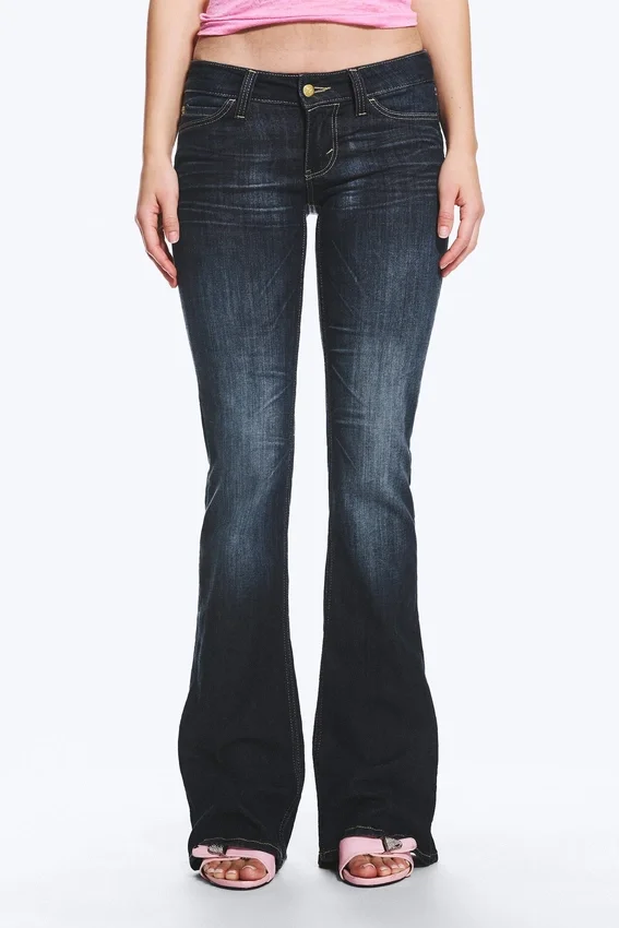 Vaqueros pitillo de talle bajo con corte acampanado Booty Bei – Azul estrella – Azul oscuro | Cheap Monday GB Vaqueros pitillo de talle bajo con corte acampanado Booty Bei – Azul estrella – Azul oscuro | Cheap Monday GB