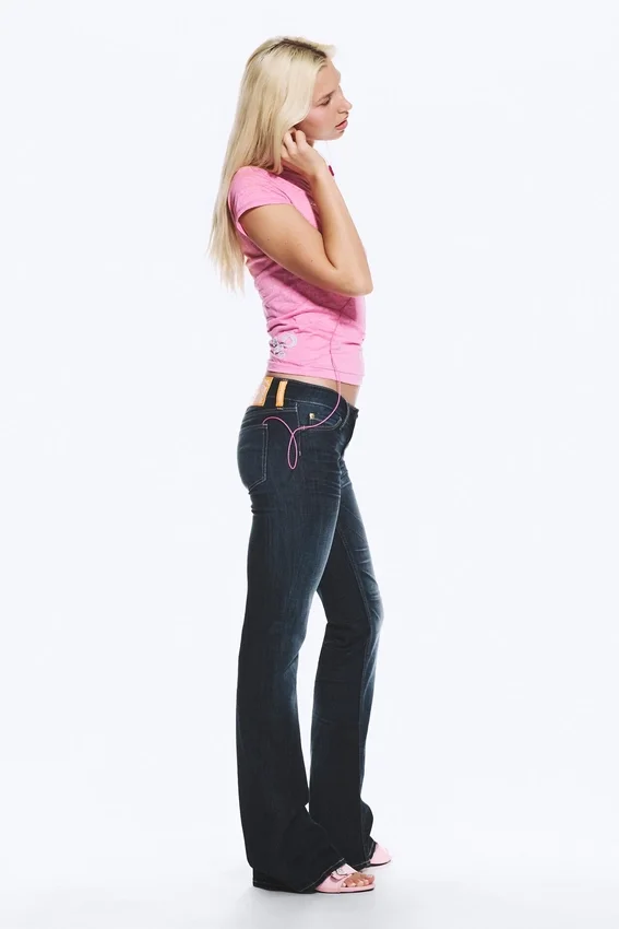 Vaqueros pitillo de talle bajo con corte acampanado Booty Bei – Azul estrella – Azul oscuro | Cheap Monday GB Vaqueros pitillo de talle bajo con corte acampanado Booty Bei – Azul estrella – Azul oscuro | Cheap Monday GB