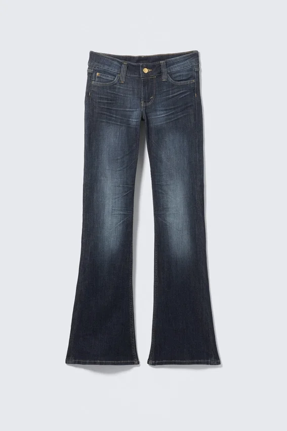 Vaqueros pitillo de talle bajo con corte acampanado Booty Bei – Azul estrella – Azul oscuro | Cheap Monday GB Vaqueros pitillo de talle bajo con corte acampanado Booty Bei – Azul estrella – Azul oscuro | Cheap Monday GB