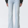 Vaqueros pitillo de talle bajo con corte acampanado Luna – Azul fluido – Azul claro Vaqueros pitillo de talle bajo con corte acampanado Luna – Azul fluido – Azul claro