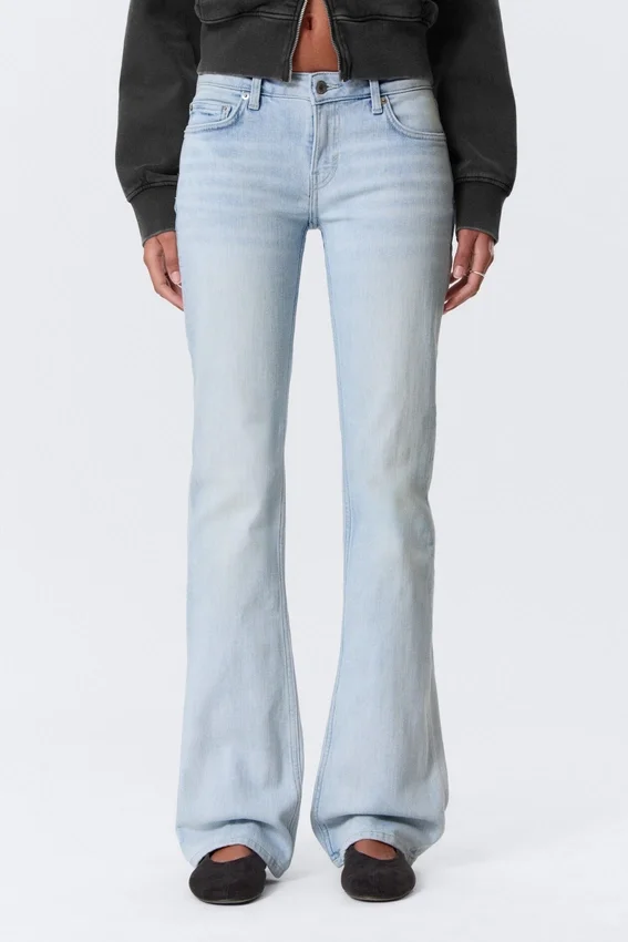 Vaqueros pitillo de talle bajo con corte acampanado Luna – Azul fluido – Azul claro Vaqueros pitillo de talle bajo con corte acampanado Luna – Azul fluido – Azul claro