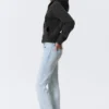 Vaqueros pitillo de talle bajo con corte acampanado Luna – Azul fluido – Azul claro Vaqueros pitillo de talle bajo con corte acampanado Luna – Azul fluido – Azul claro